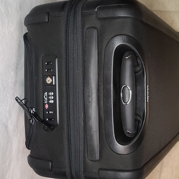 TUMI Dual Access 4wh Carry-On - Picture 14 of 16